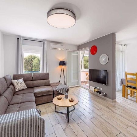 Apartment Rubix Pula Ngoại thất bức ảnh