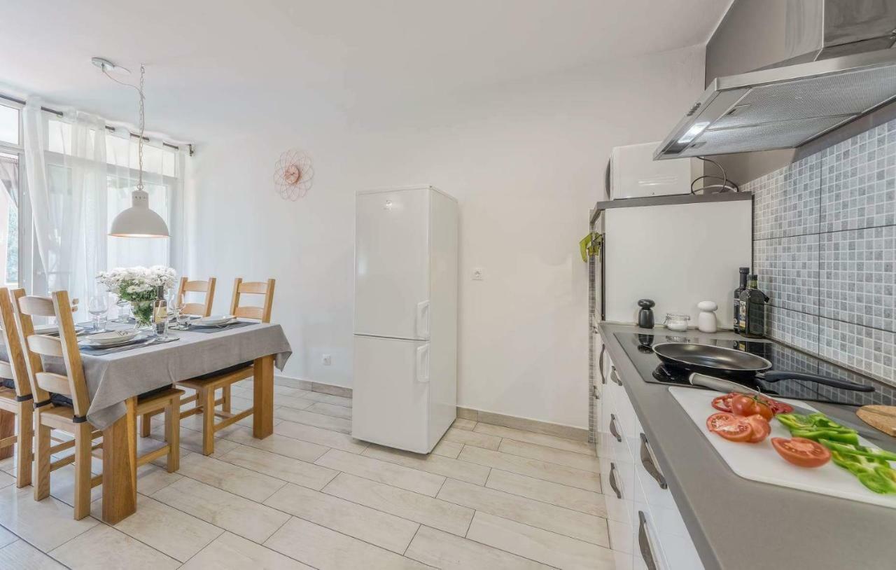 Apartment Rubix Pula Ngoại thất bức ảnh