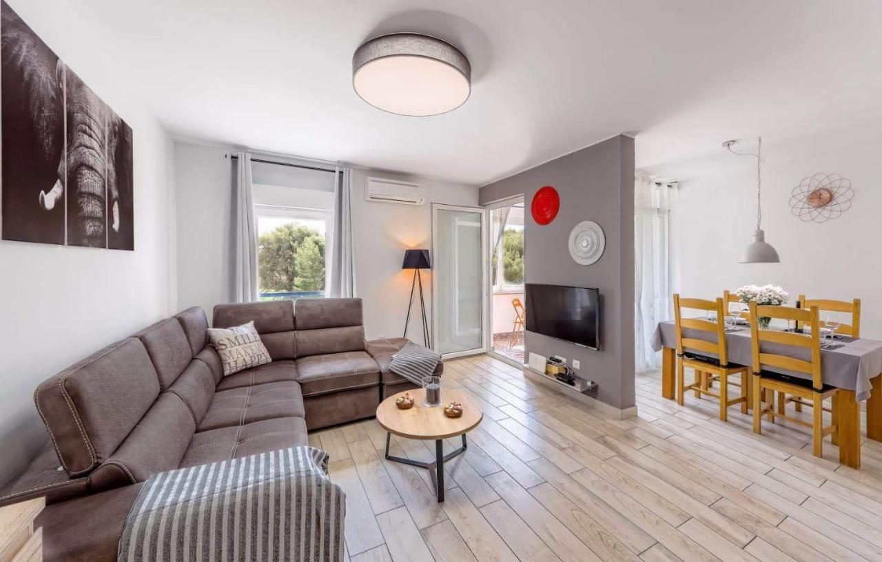 Apartment Rubix Pula Ngoại thất bức ảnh